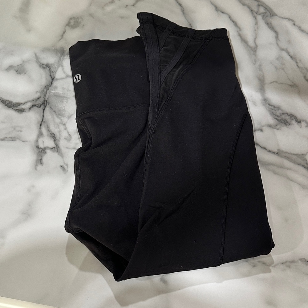 Lululemon Black Legging capri with mesh